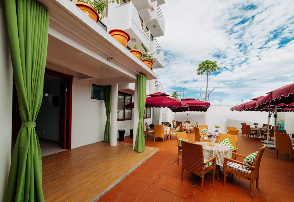 Rekidhiye Inn Addu City Exterior photo